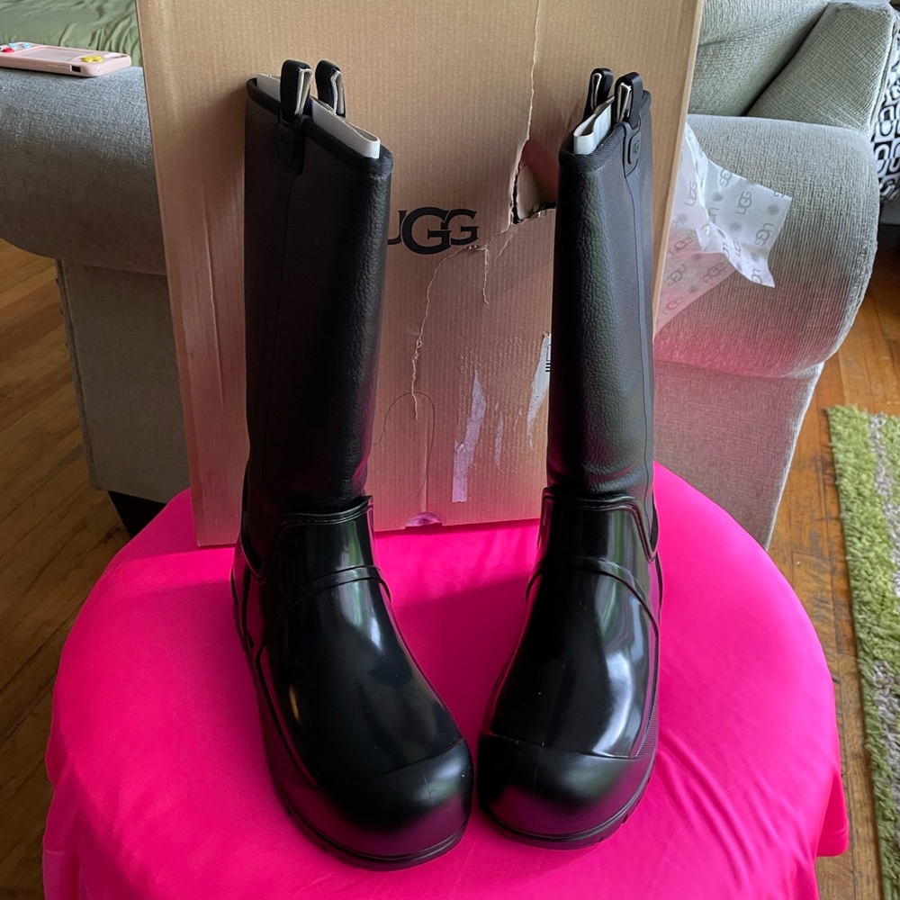 Women’s black Uggs rain boots brand new